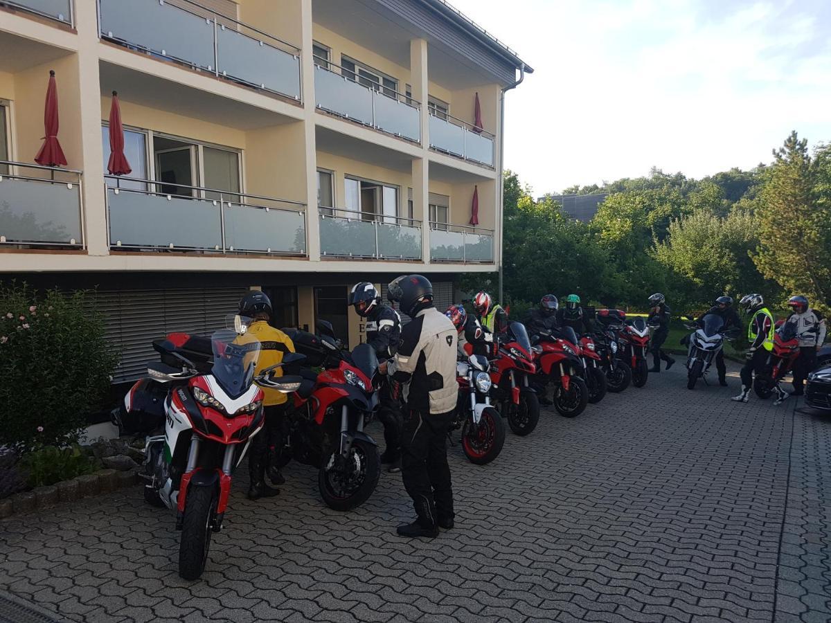 Hotel Garni Jaegerhof ジクマリンゲン エクステリア 写真