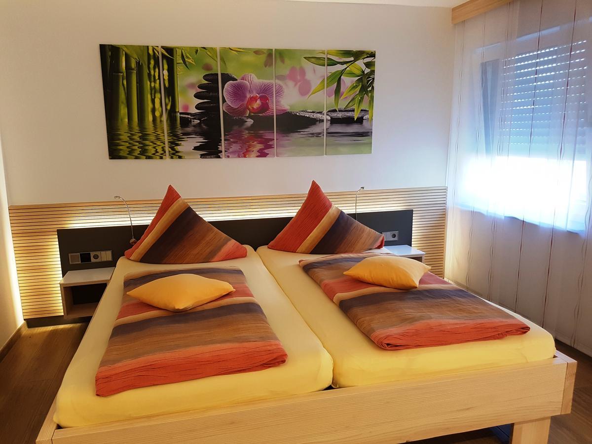 Hotel Garni Jaegerhof ジクマリンゲン エクステリア 写真