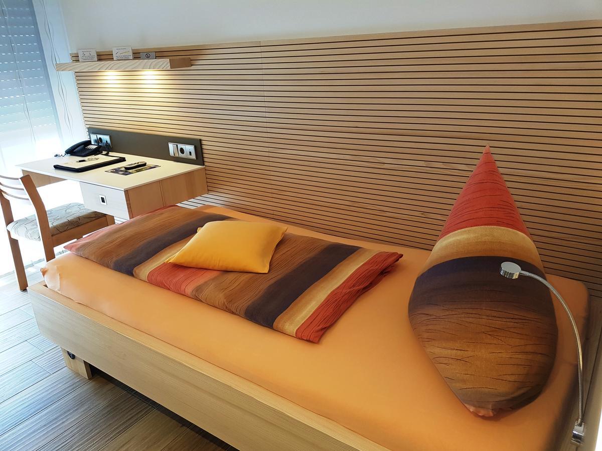 Hotel Garni Jaegerhof ジクマリンゲン エクステリア 写真