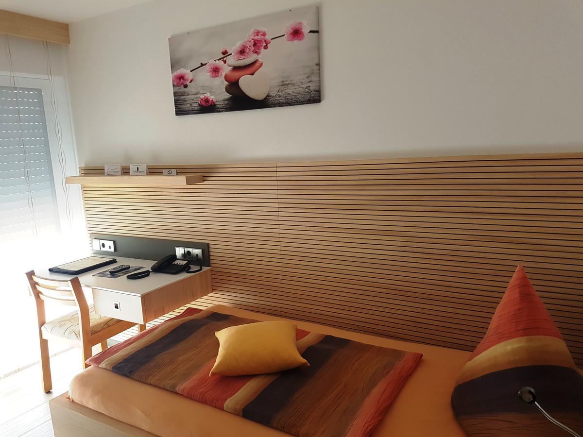 Hotel Garni Jaegerhof ジクマリンゲン エクステリア 写真