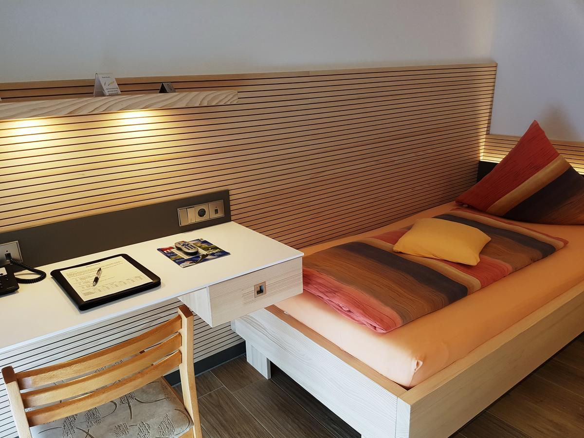 Hotel Garni Jaegerhof ジクマリンゲン エクステリア 写真
