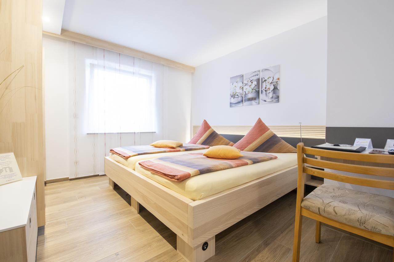 Hotel Garni Jaegerhof ジクマリンゲン エクステリア 写真